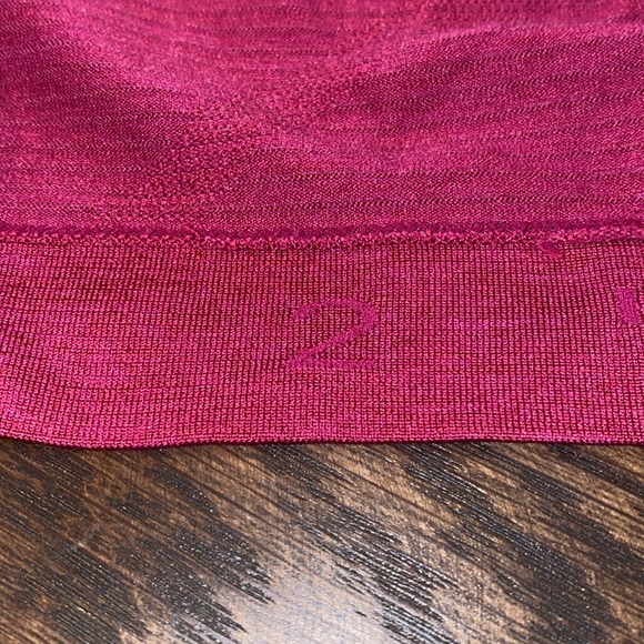 Lululemon size 2 swiftly tech tank *RACE LENGTH* - Picture 5 of 5